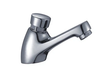 真鍮製の自閉式蛇口のエアレーターを掃除するにはどうすればよいですか?